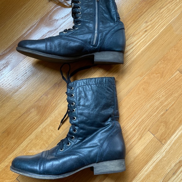 Steve Madden black tie booties with zipper, size 11 - Picture 6 of 9